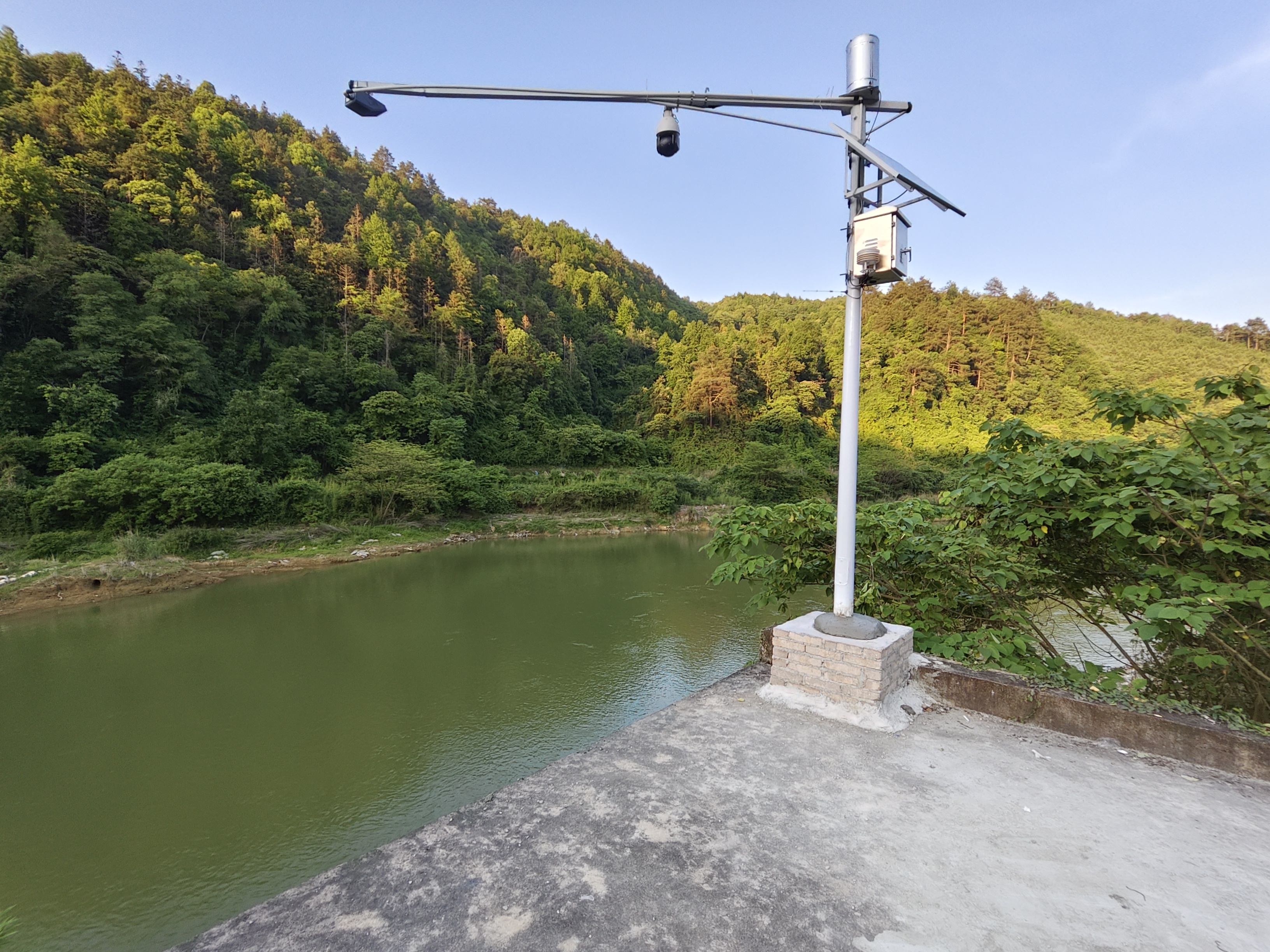 黔东南:织密暴雨山洪监测网 科技赋能守护“两江一河”流域安澜.jpg