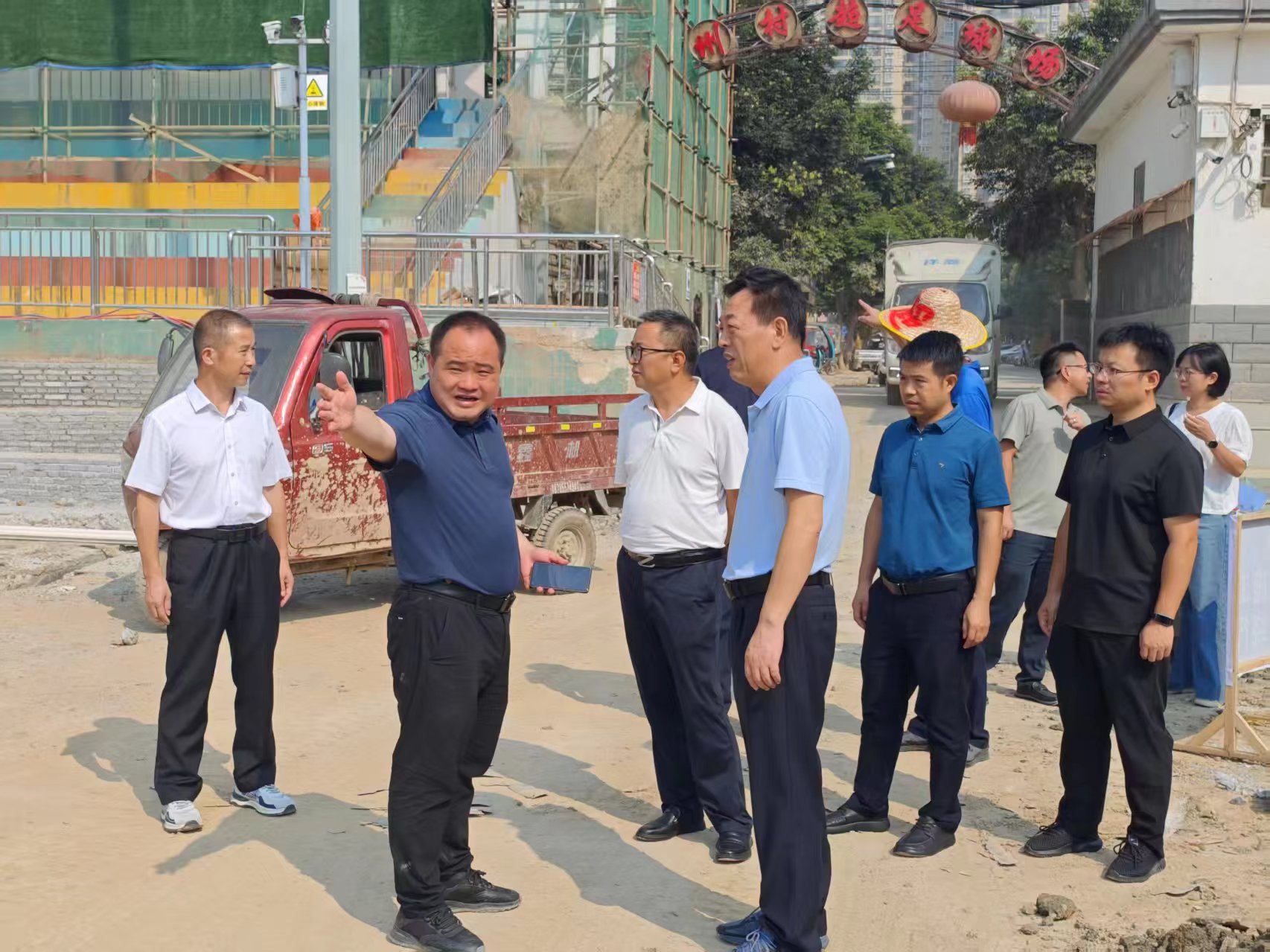 图一:在榕江村超球场调研.jpg