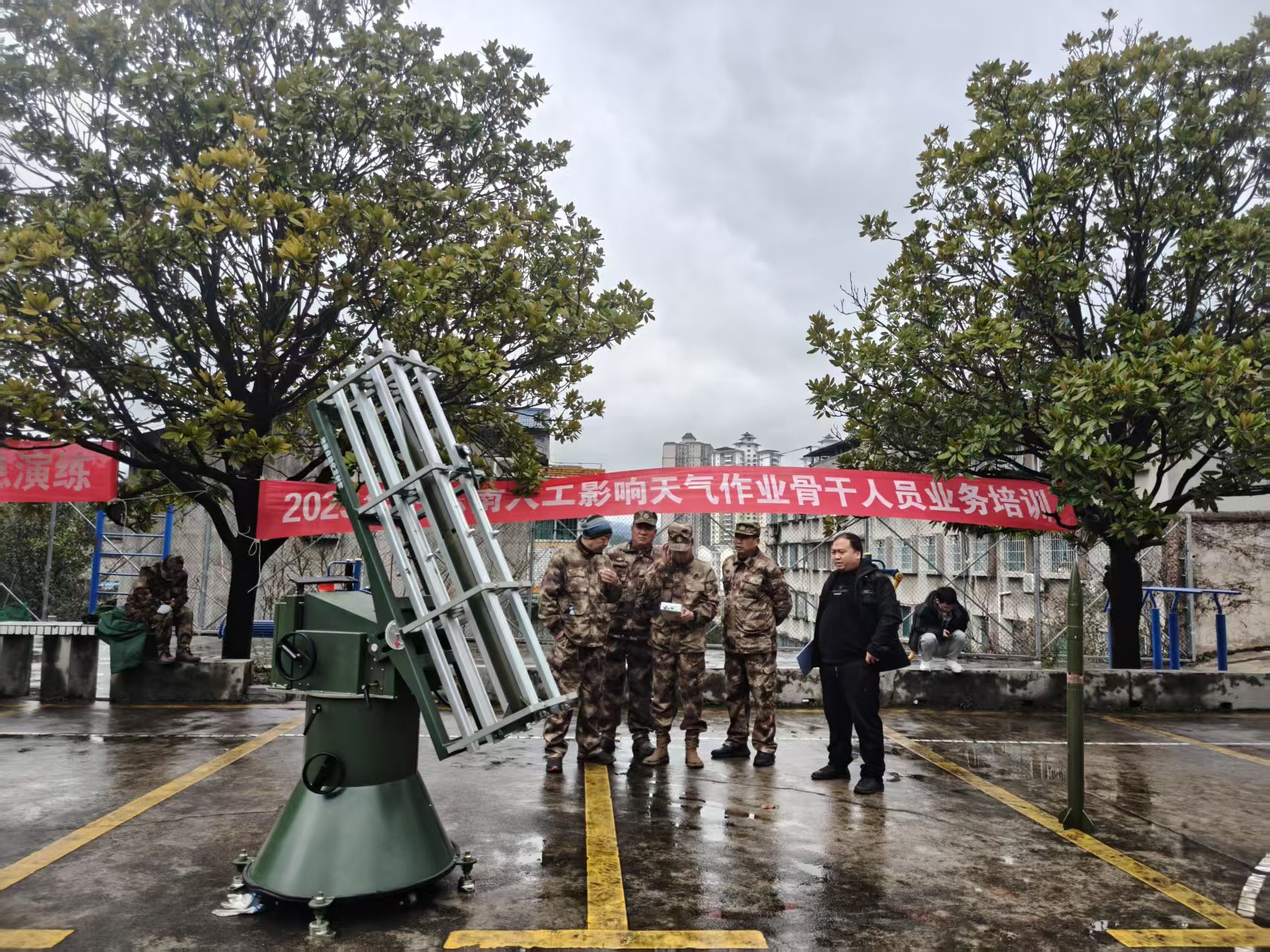 图四 火箭发控器操作.jpg