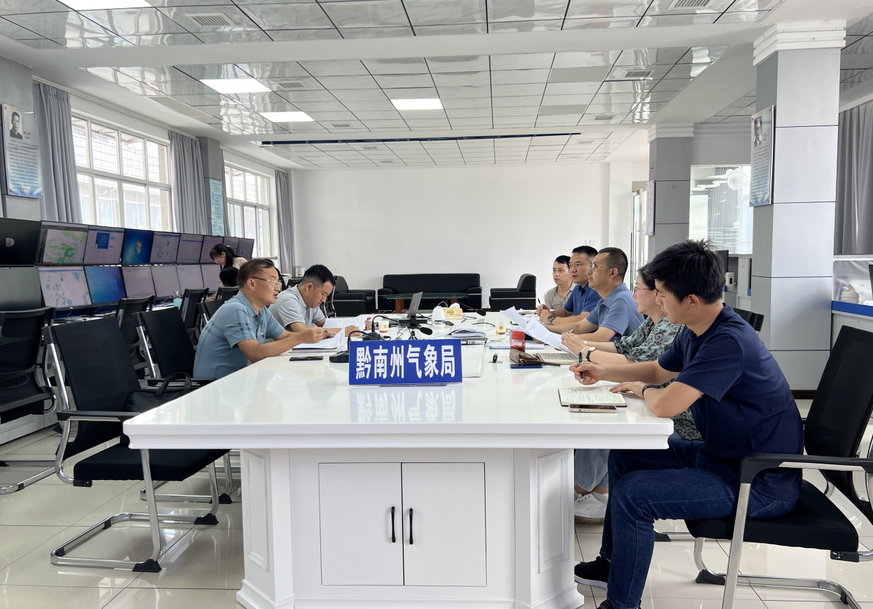 黔南:帅军赴黔南督导强降水天气服务工作.jpg