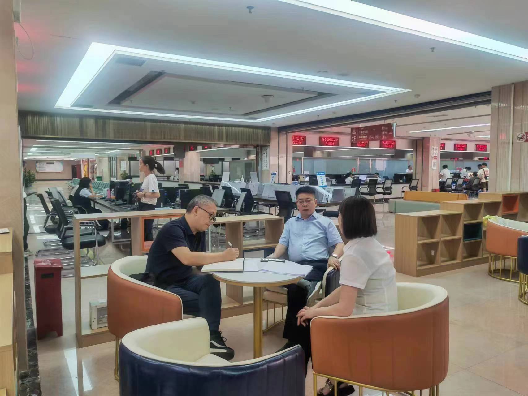 杨明调研政务中心.jpg
