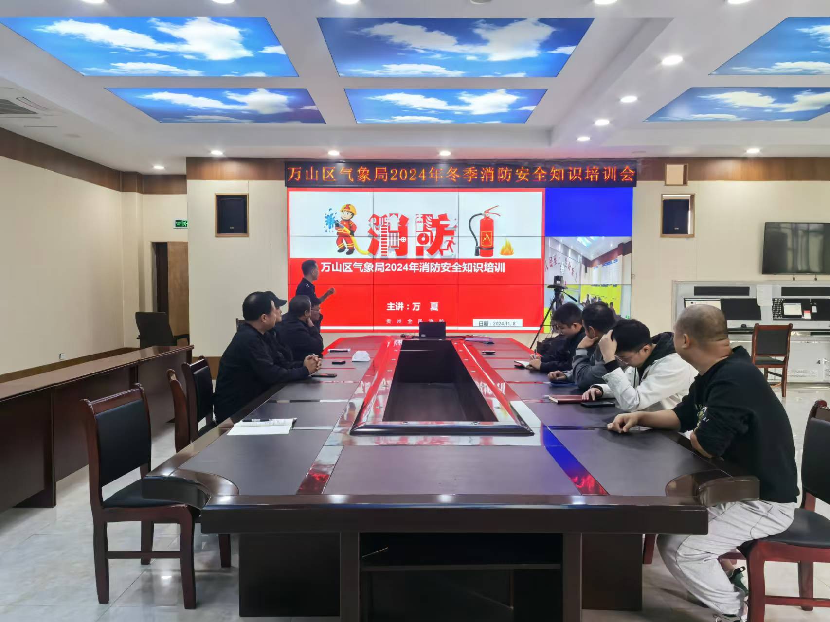 万山:开展冬季消防知识培训 筑牢安全生产“防火墙”(1).jpg