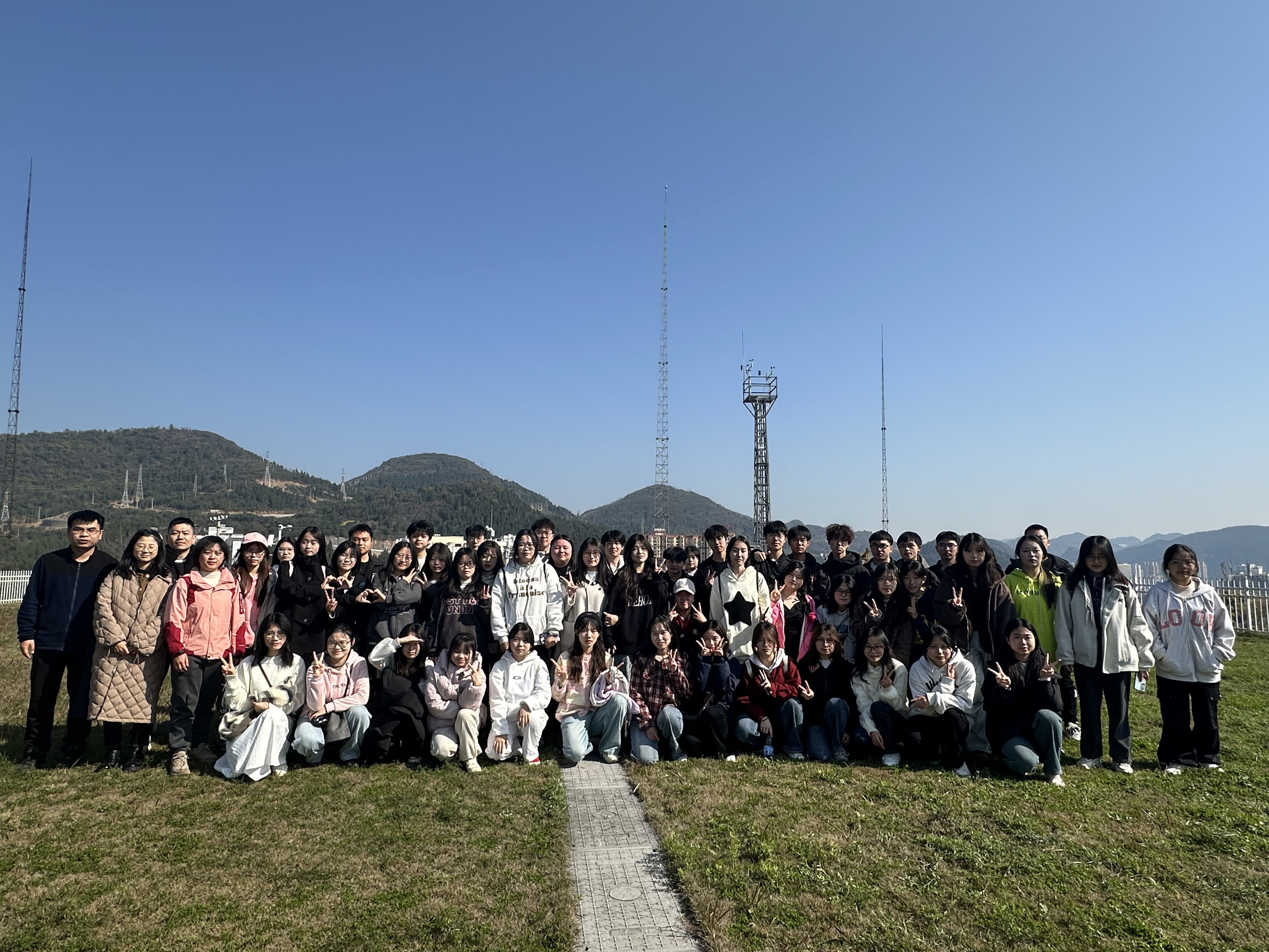 铜仁:铜仁学院学生走进气象局 探索气象奥秘 感受科技魅力3.jpg