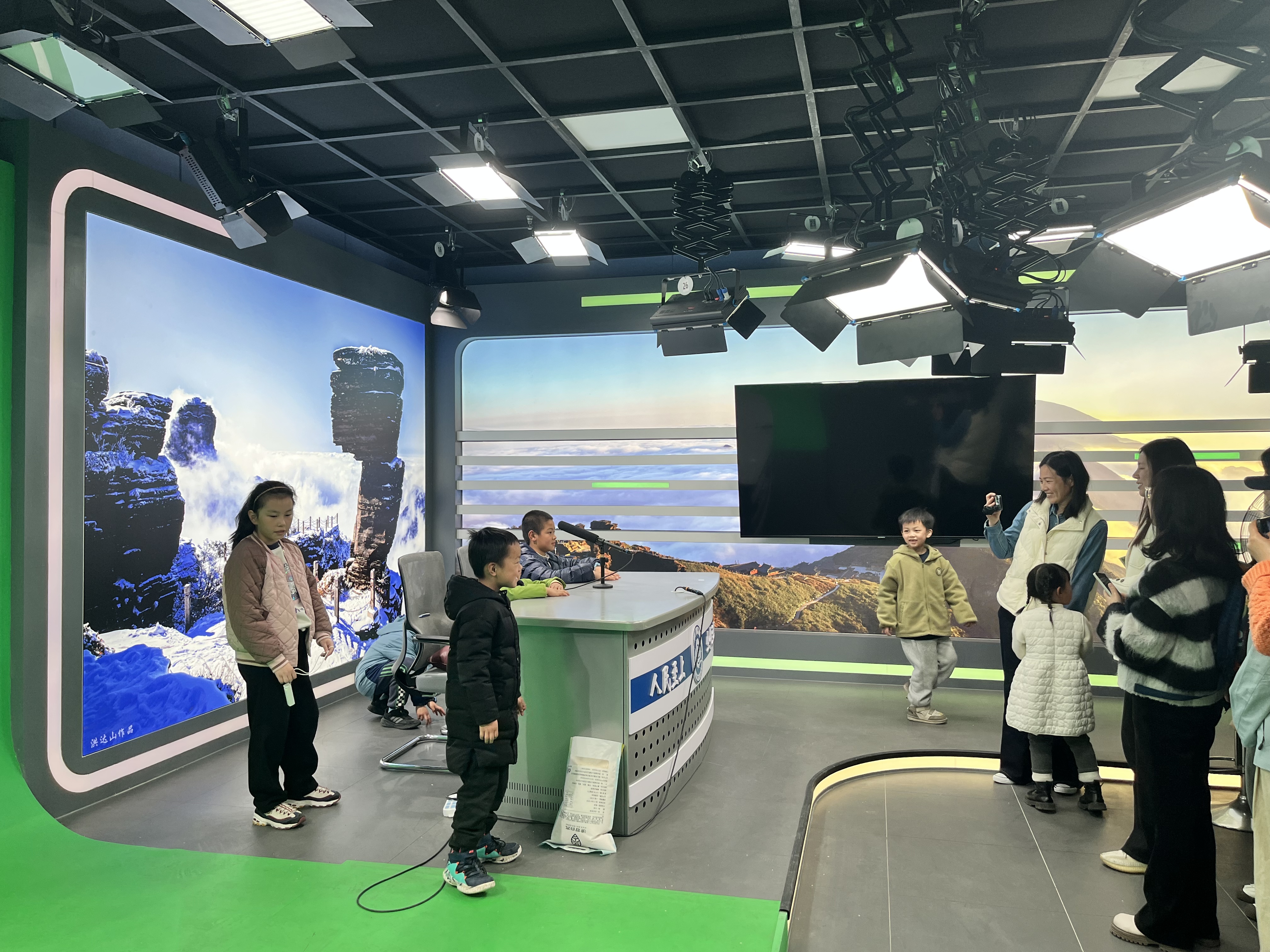 铜仁:风云预警齐携手 气象科普共“童”行1.jpg