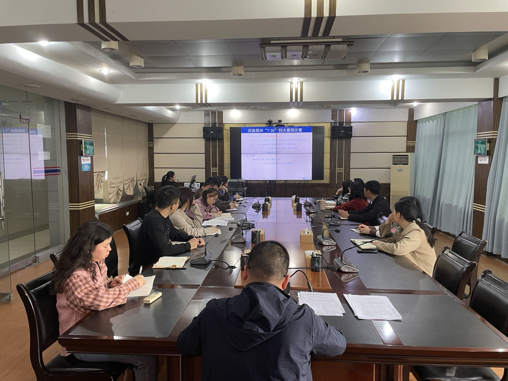 铜仁:召开4月2-3日强对流天气过程业务复盘会.jpg