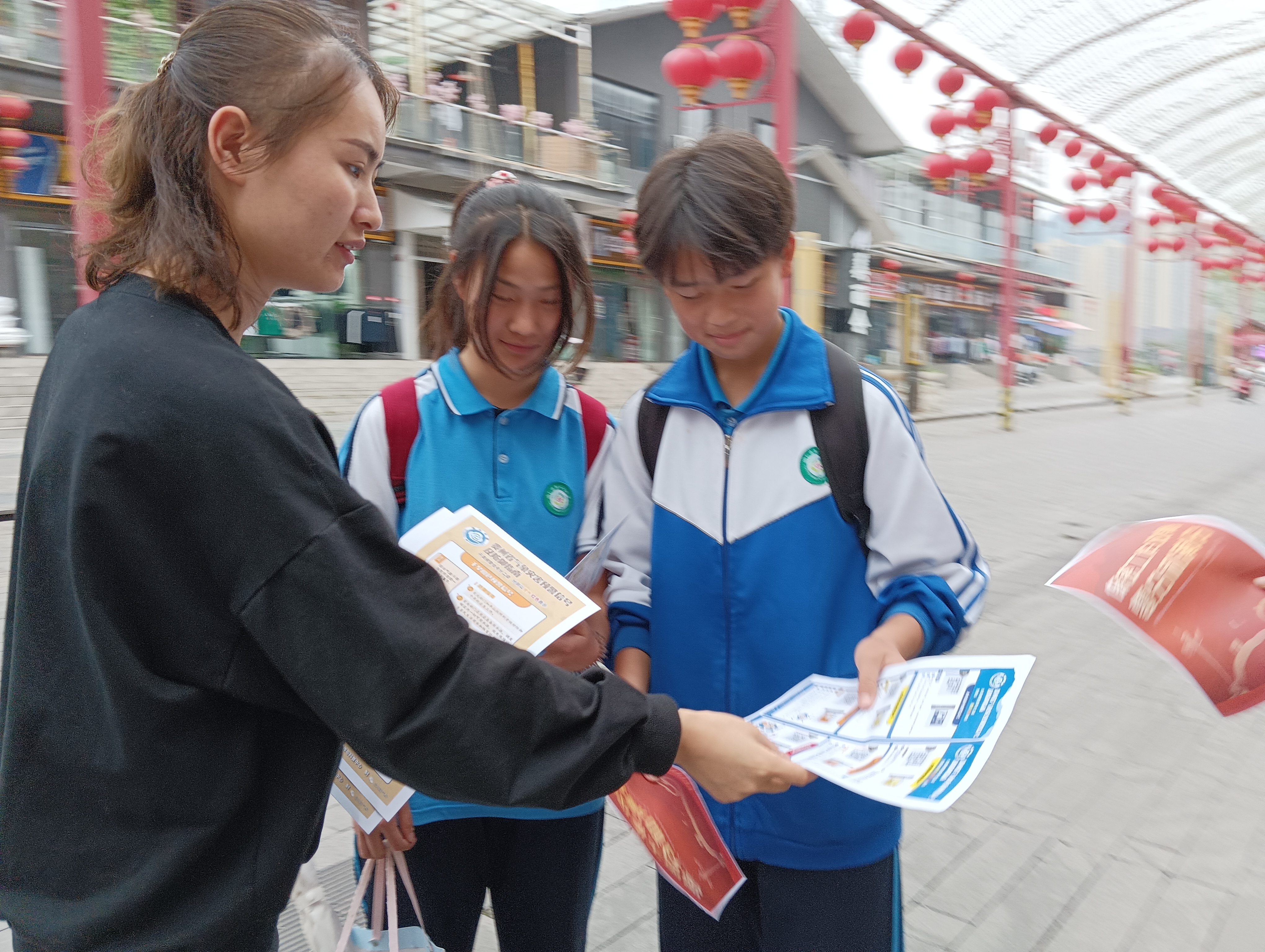 街头保密宣传1.jpg