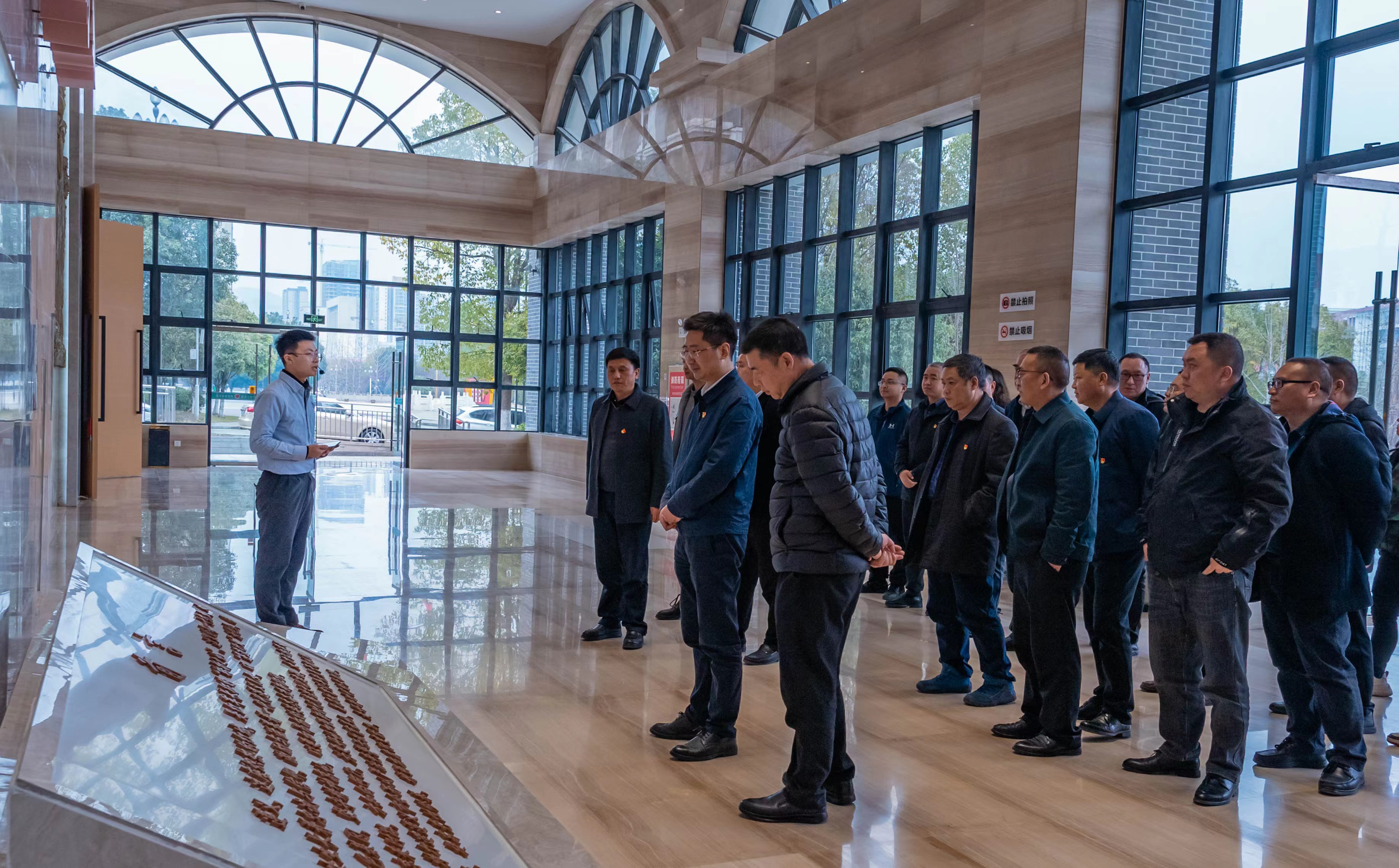 图二,遵义:组织科级以上干部开展集中警示教育活动,切实筑牢反腐倡廉防线.jpg
