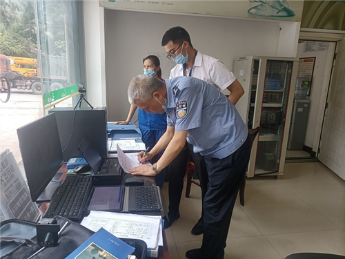 赤水:联合开展易燃易爆场所防雷安全检查.jpg